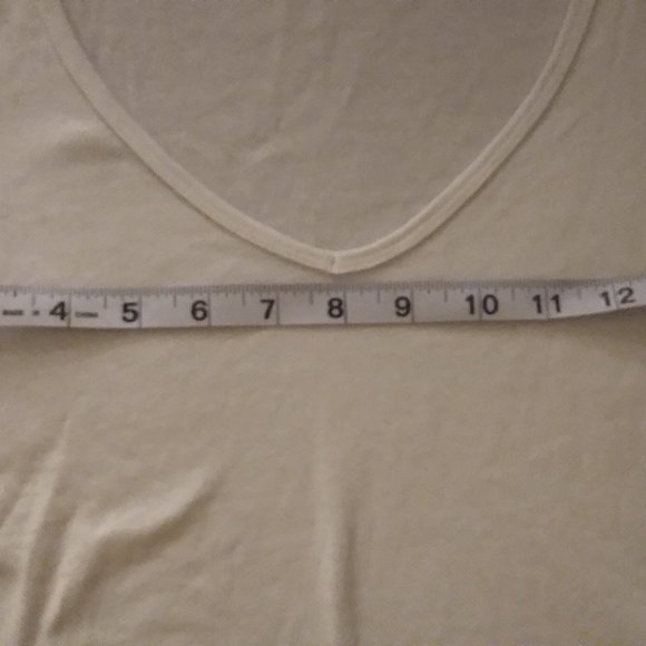 WILD FABLE SHORT SLEEVE V NECK CROPPED TEE - Picture 4 of 4